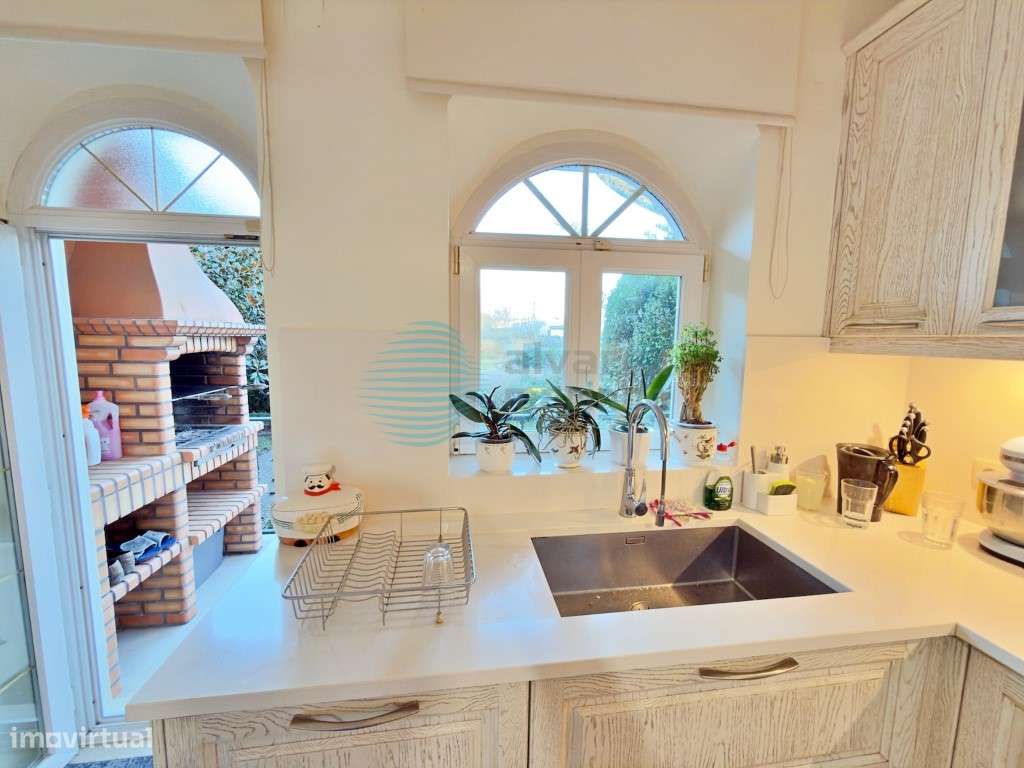 Moradia V5 com terreno com 2075m2, vista de mar-21