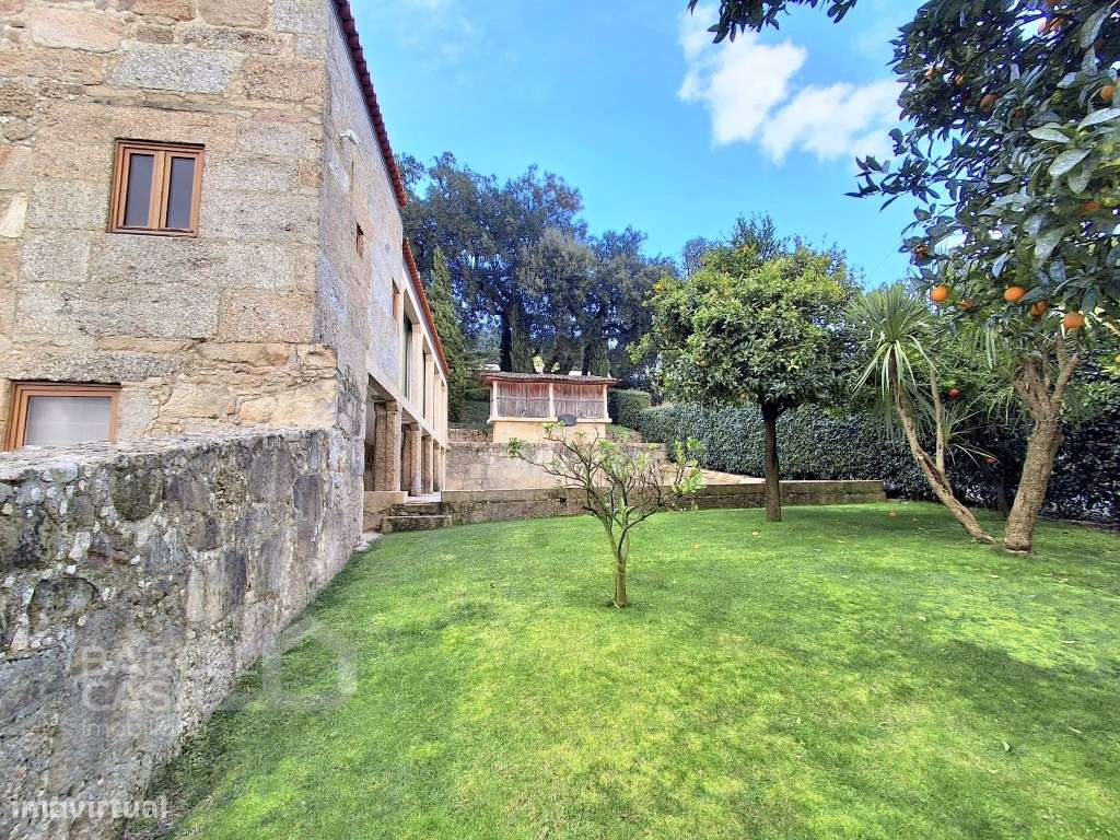 Moradia T4 em pedra, com piscina em Airó - Barcelos-12