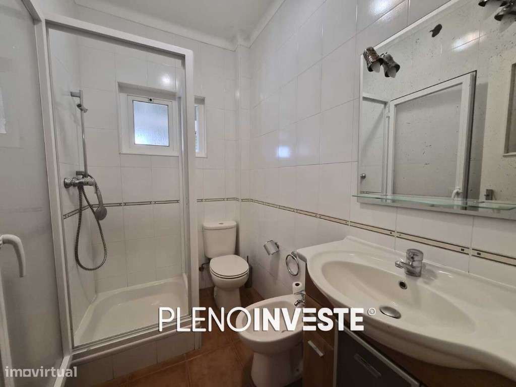 Apartamento T2 com Varandas na Torre da Marinha-5
