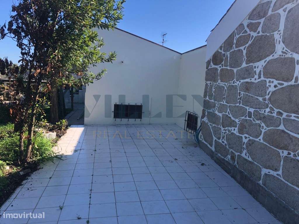 Moradia Geminada T2 em Pedroso Espaço, Natureza e Potencial!-27