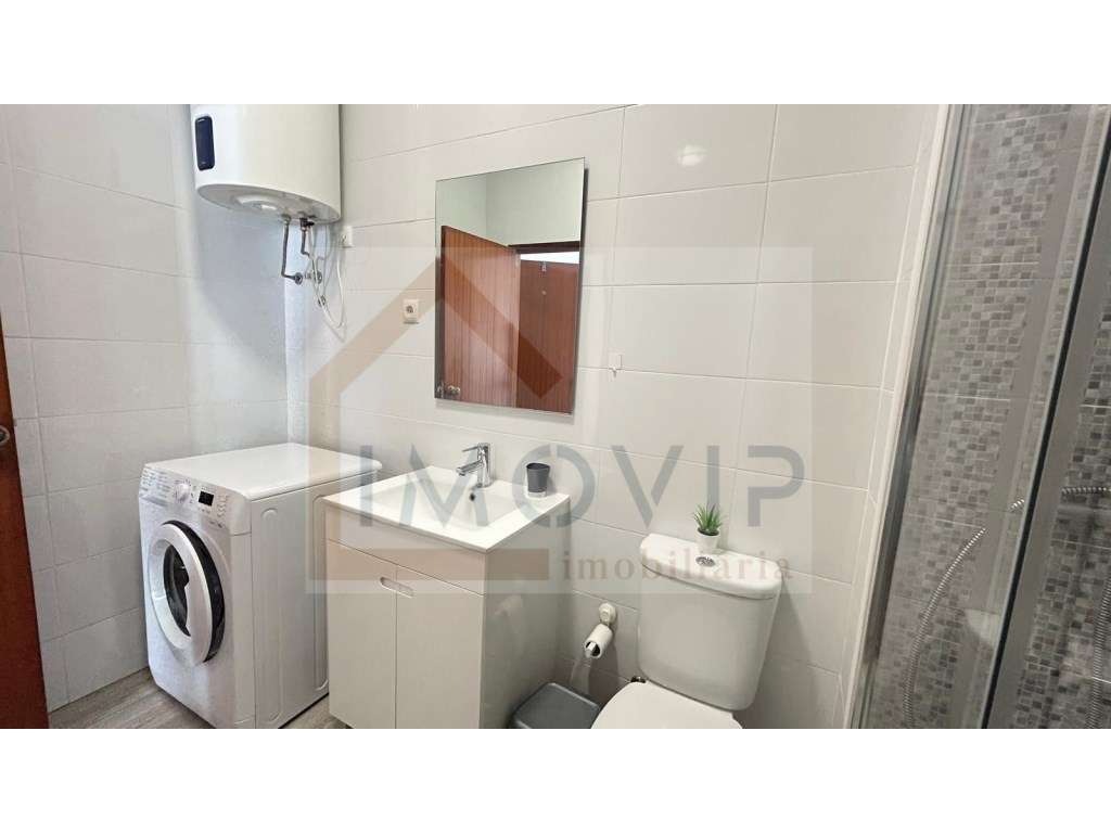 Vende-se T1 totalmente remodelado e mobilado-Monte gordo-11