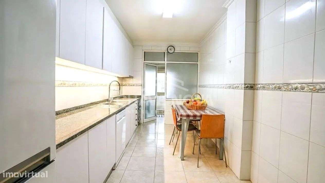 Apartamento T3 | Varanda | Garagem | Elevador-2