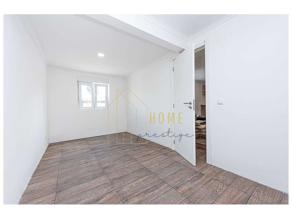 Fantástica moradia T2 com quintal em Setúbal-8