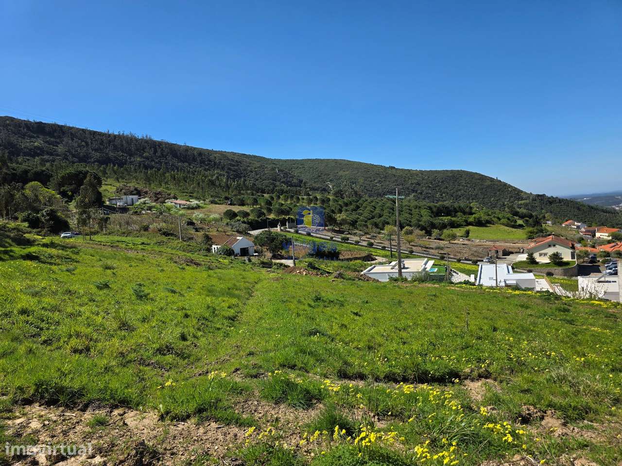 Terreno com 5.200m2, com viabilidade para construir 1 ou 2 casas até 3-8
