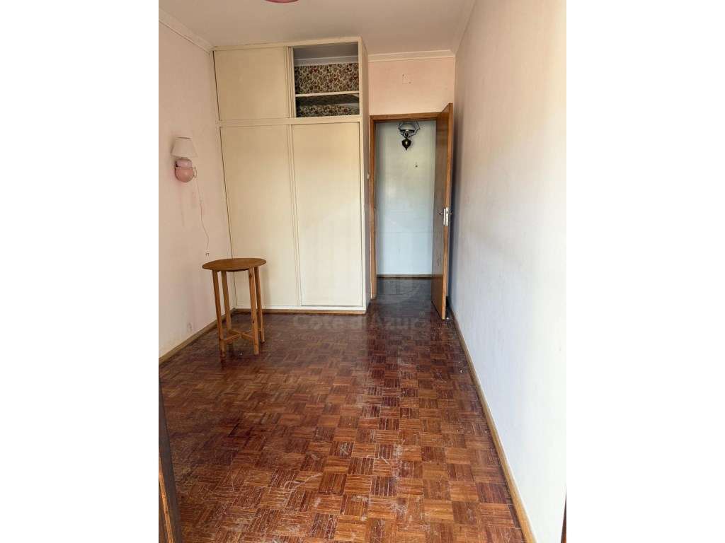 Apartamento T2 com Vista Mar no Centro de Sesimbra-6