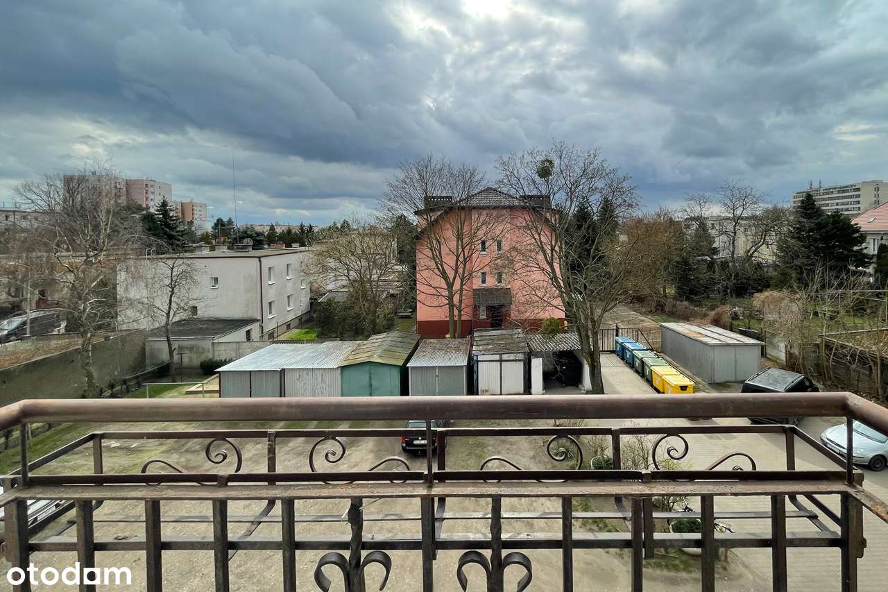 Przy tramwaju, z balkonem, piwnicą i parkingiem-16