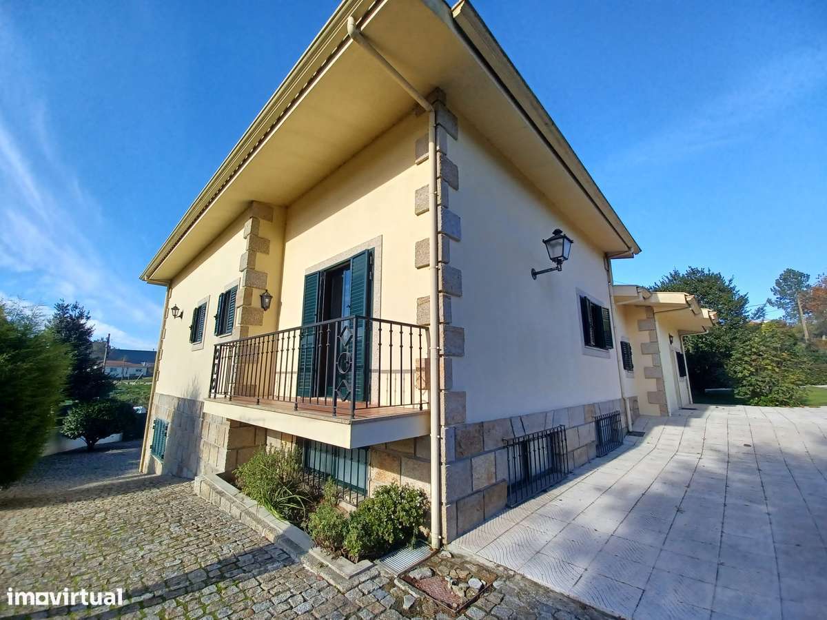 Mor.INDIVIDUAL  2300m2 de terreno + artigo urbano (Tipo T0)  em Lago-12