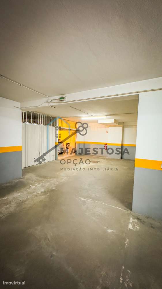 Apartamento T3 no Último Andar com Garagem — Gualtar (Braga)-31