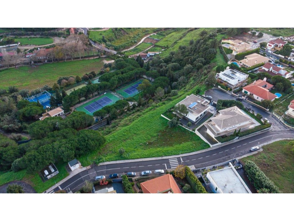 Terreno para construção com 805m2 na Quinta da Moura.