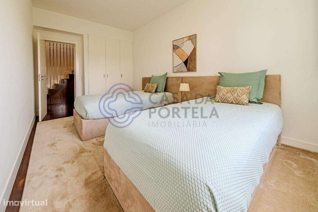Apartamento Duplex T5 de Luxo com Terraço, Piscina e Garagem – Estoril-32