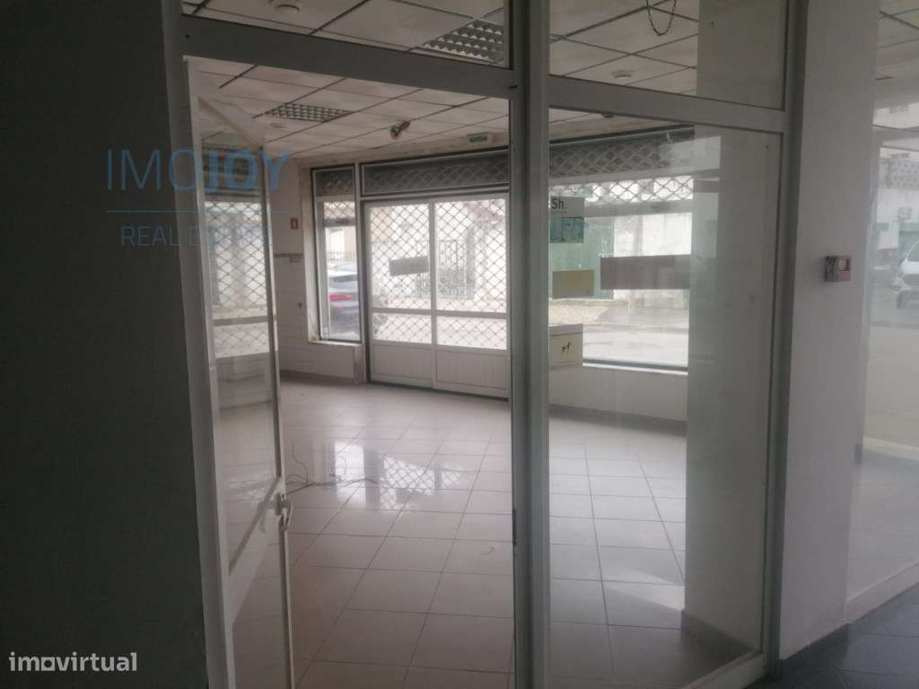 Loja no Samouco com Extração de Fumos - Grande imagem: 4/21