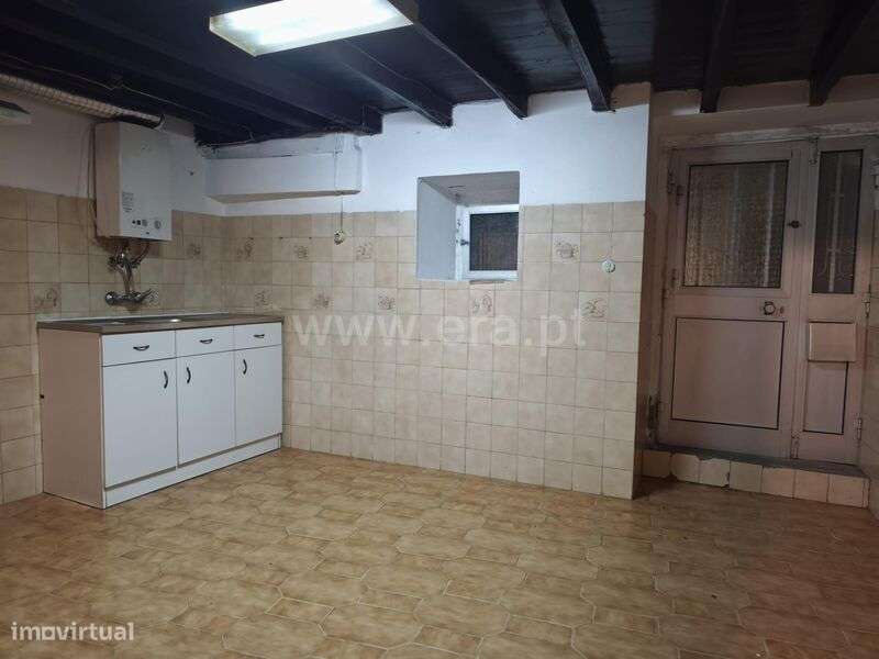 Moradia em Banda T2 / Fundão, Telhado - Grande imagem: 5/20