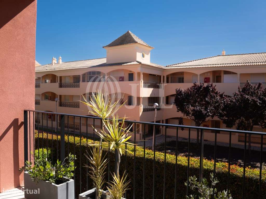Apartamento T1, com estacionamento e varandas, Algarve-20