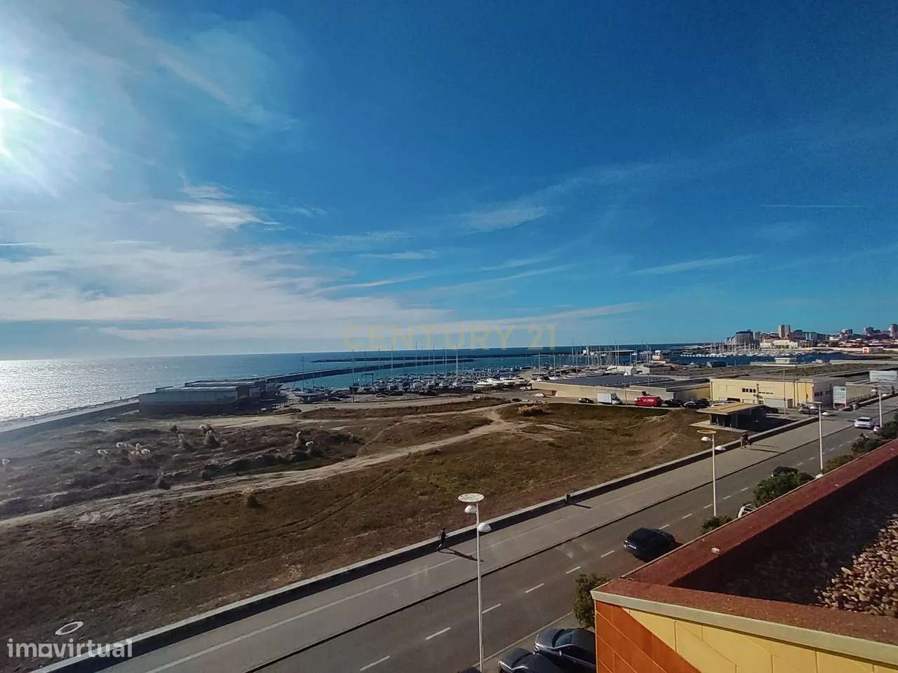 Apartamento T2+1 Frente ao Mar- Com Vista Para a Marina - Grande imagem: 2/37