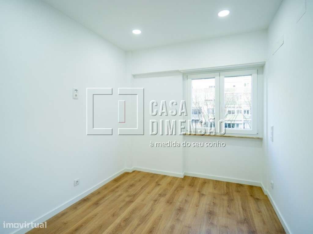 Apartamento de tipologia T3 com varanda, mobilado e equipado em Ben...-25