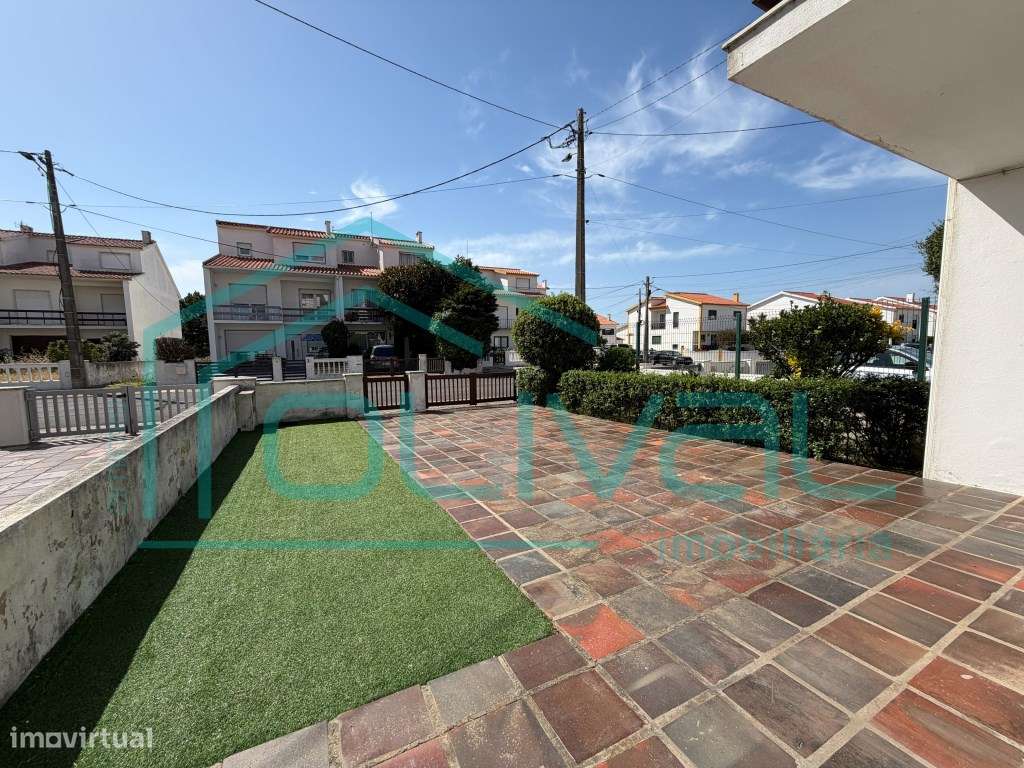 Moradia de r/c e 1º andar a 3 minutos da Praia de Santa Cruz.-21