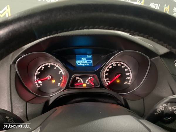 Ford Focus 2.0i ST - 19