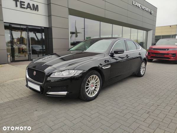 Jaguar XF 2.0 T Prestige - 8