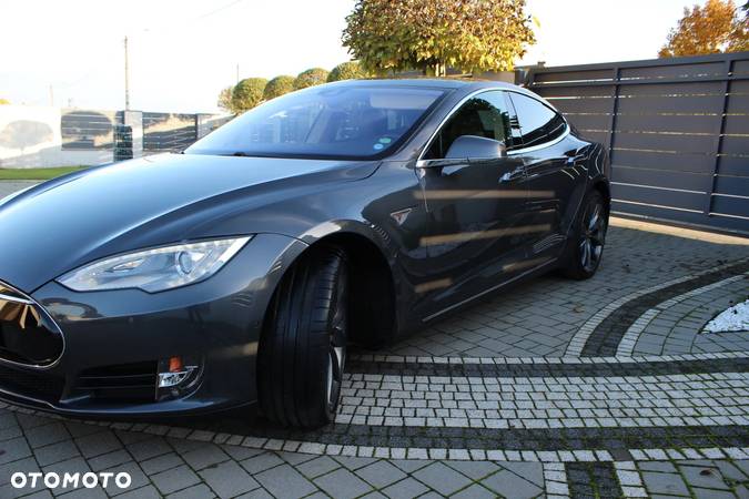 Tesla Model S Standard Reichweite - 5