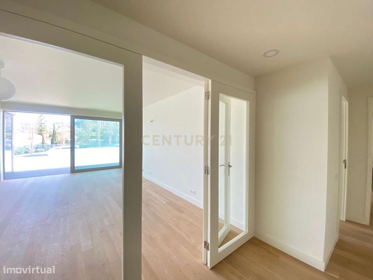 Apartamento T2 Novo com varanda, dois lugres de estacionamento, arrumo - Grande imagem: 3/49