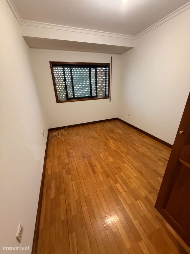 Apartamento T2 com lugar de garagem no Porto - Ramalde-17