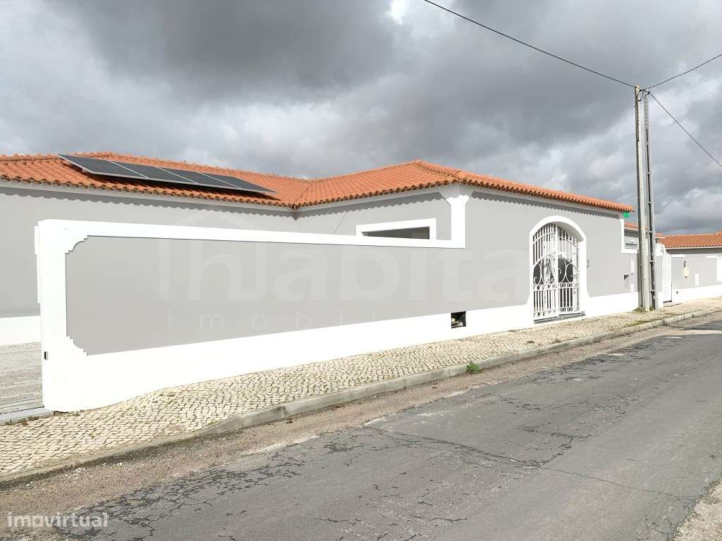 Moradia NOVA com Garagem e Piscina-18