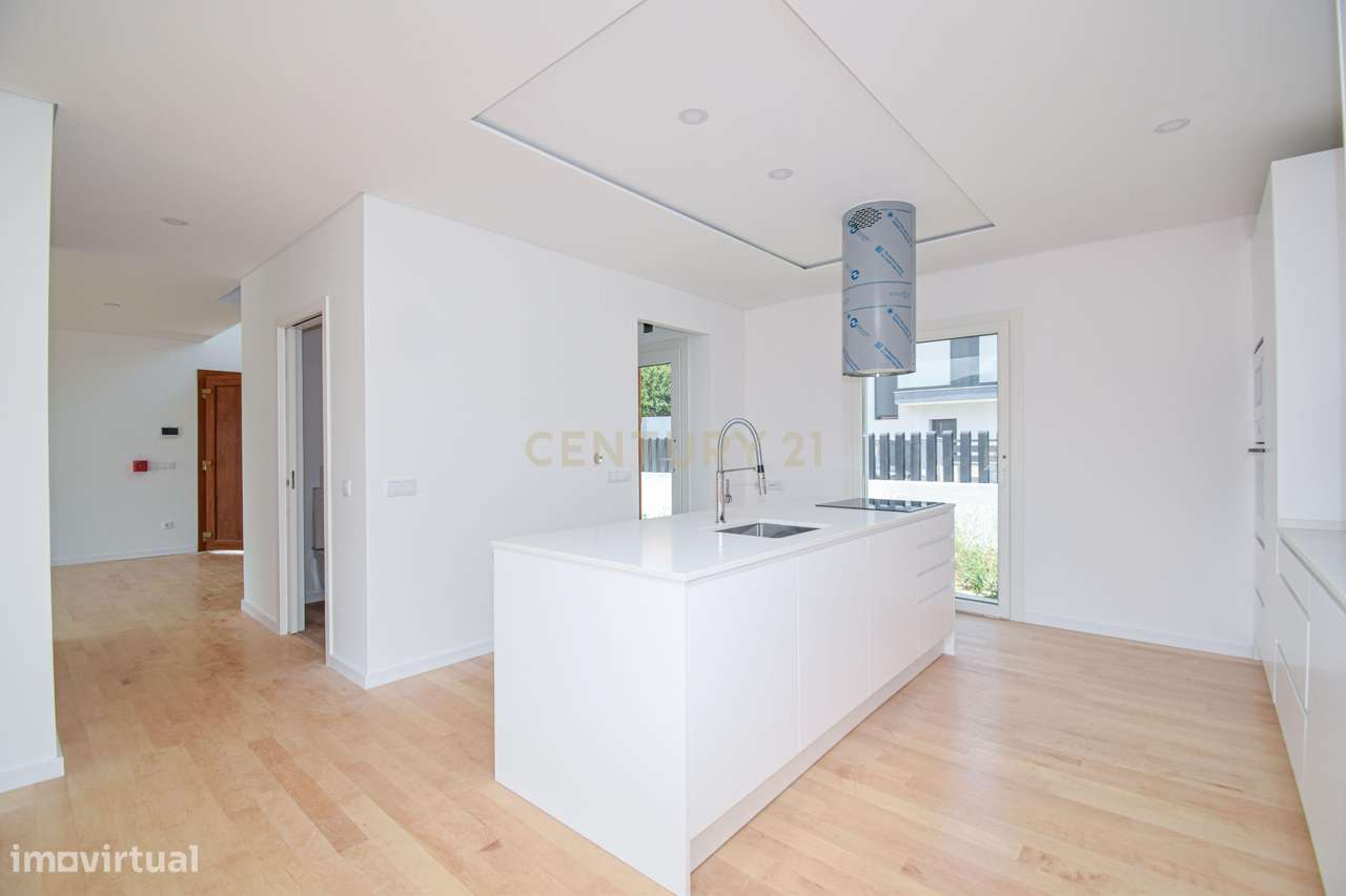 Moradia T4 de Arquitetura Moderna e Sustentável em Famões - Casal do R - Grande imagem: 3/52