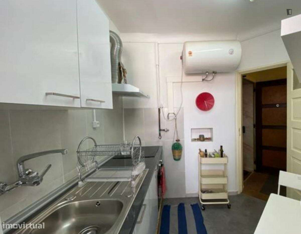 Quarto - localizado em Anjos Lisbon - Grande imagem: 2/8