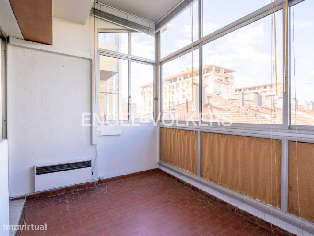 T3 com Terraço Privativo nas Avenidas Novas Oportunidade de Remodel...-13