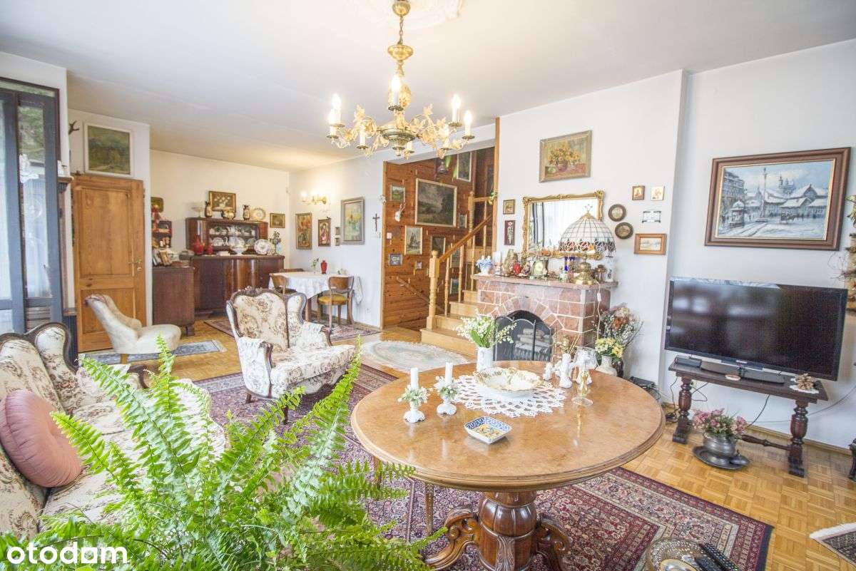 Urokliwy dom, obok Lasek Marceliński, garaż-1