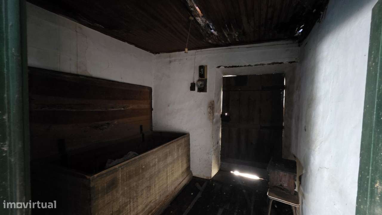 Moradia para restaurar, com terreno, perto de Ferreira do Zêzere-16