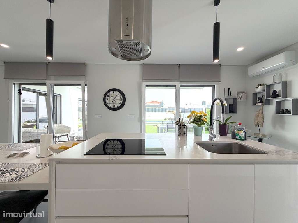 Moradia T4 térrea com 230m2 em condomínio privado, Azeitão-19