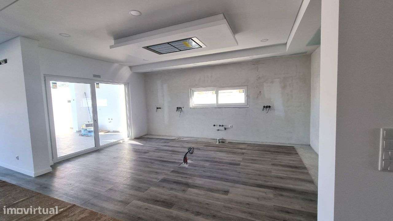 Moradia Térrea, com piscina – Azeitão-9