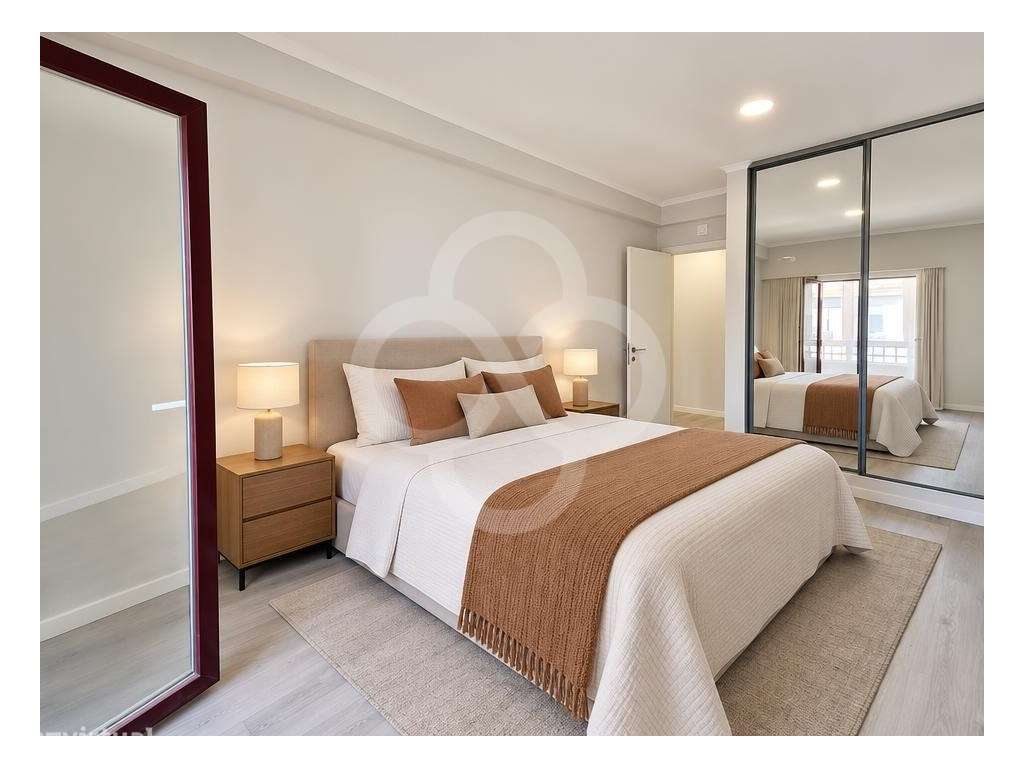 Totalmente remodelado, apartamento T4 com varanda no centro da Amor...-1