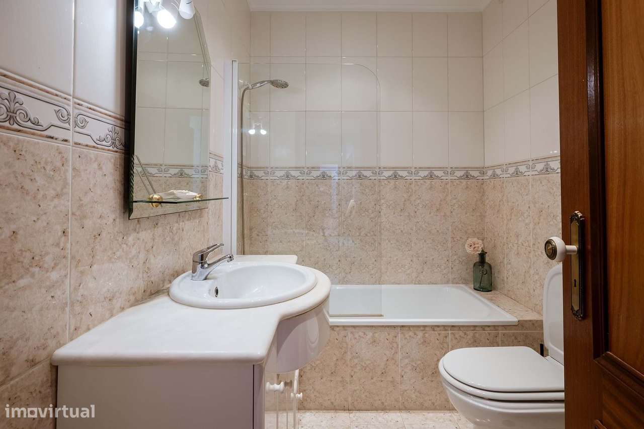 ESPAÇOSO E LUMINOSO APARTAMENTO T2 PARA VENDA PERTO DA PRAIA DA DONA A-29