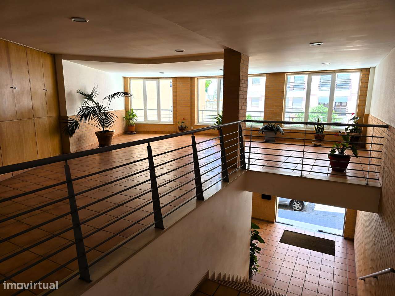 Apartamento T1 c/ Terraço, Vista Mar, Piscina e Box na Praia do Ouro-16