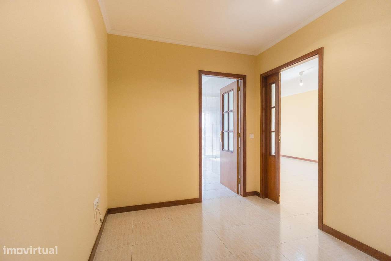 Apartamento T3 com Duas Garagens Fechadas em Águas Santas, Maia-13