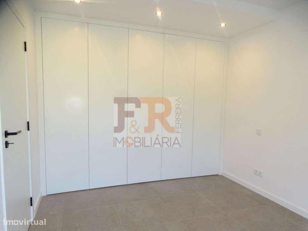 PRONTA!! Moradia Duplex T4 com Garagem, Quinta das laranjeiras Fern...-16