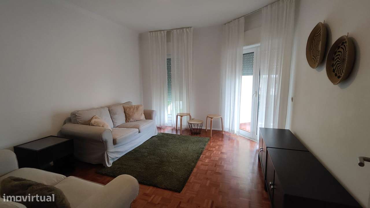 T2 com varanda em Carcavelos, pronto a habitar - Grande imagem: 3/9