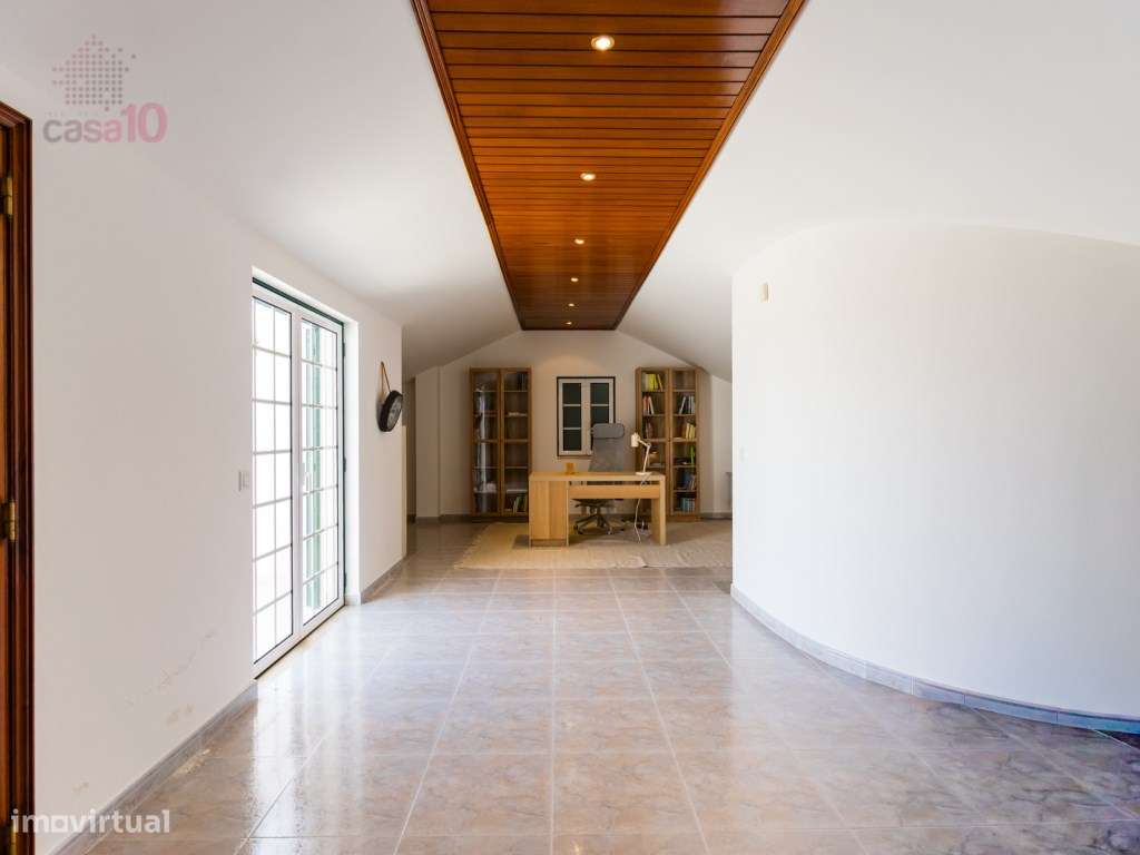 Moradia V5+1 renovada em zona de excelência em Alcochete-41