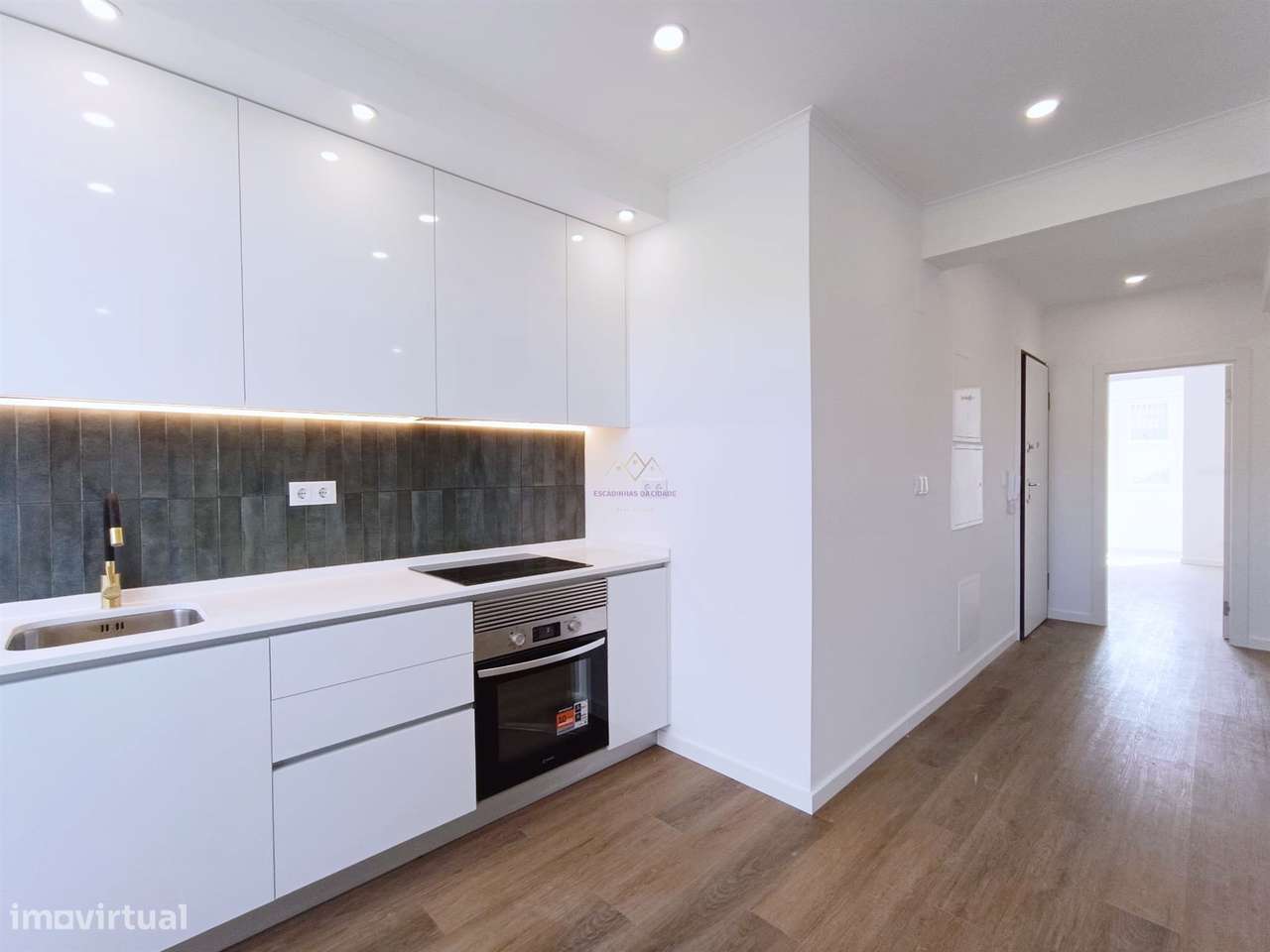 Apartamento remodelado centro Amadora-13