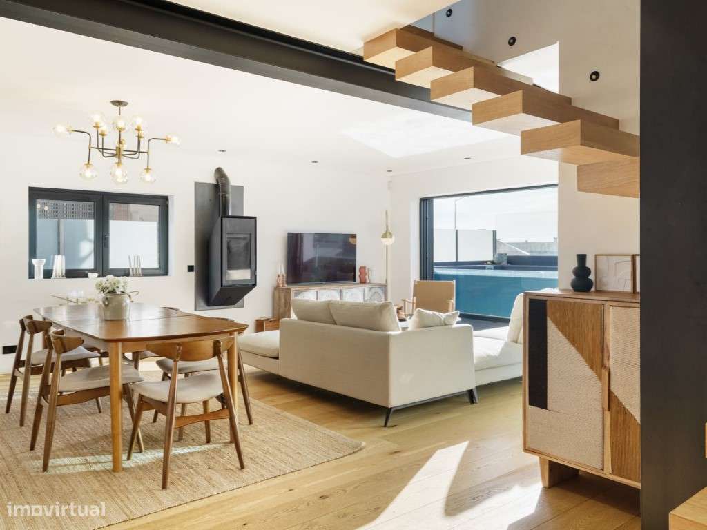 Moradia V3+1 totalmente renovada com vista mar-19