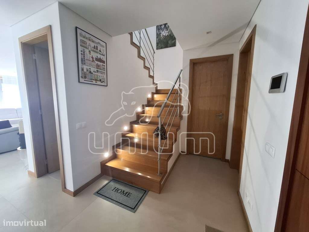 Fabulosa Moradia Geminada T3 com Jardim-8