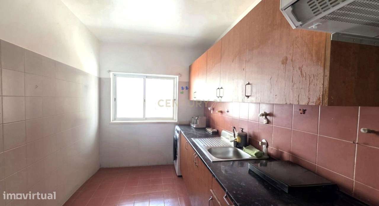 Apartamento T2  no Pragal / Monte Caparica com 2 elevadores e ótimo ac-3