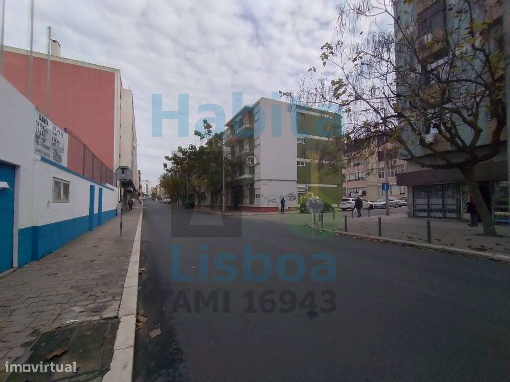 Loja Versátil com 220 m2 junto ao Tribunal do Barreiro - Grande imagem: 4/42