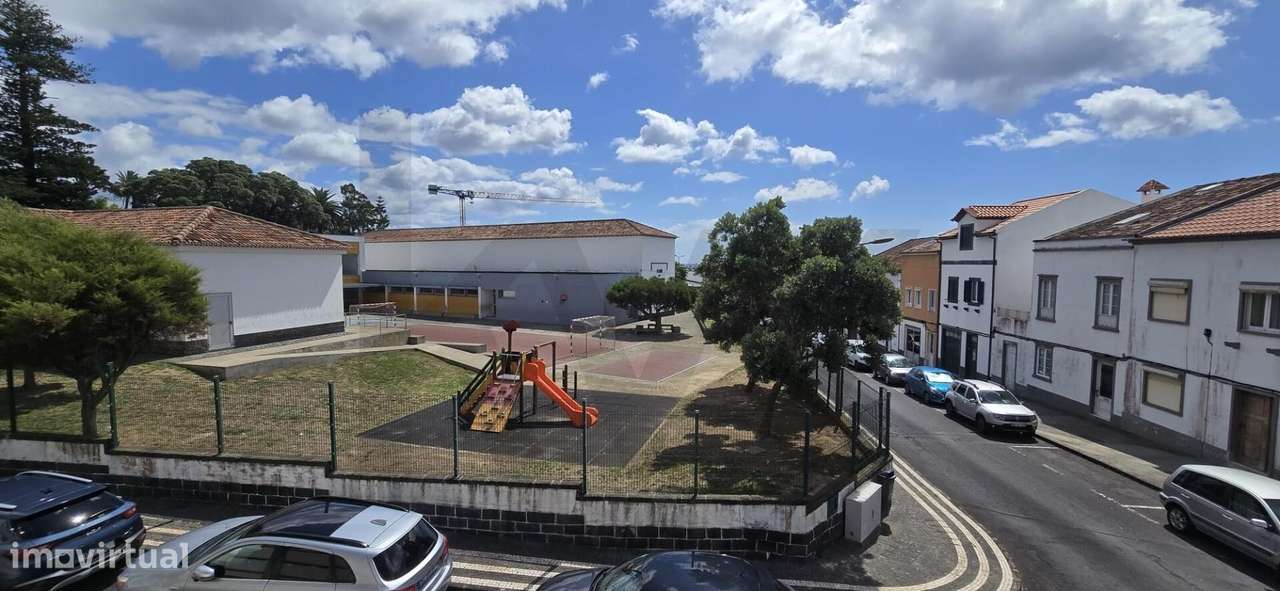 Apartamento T4 com logradouro, no centro de Ponta Delgada junto ao Jar - Grande imagem: 5/18