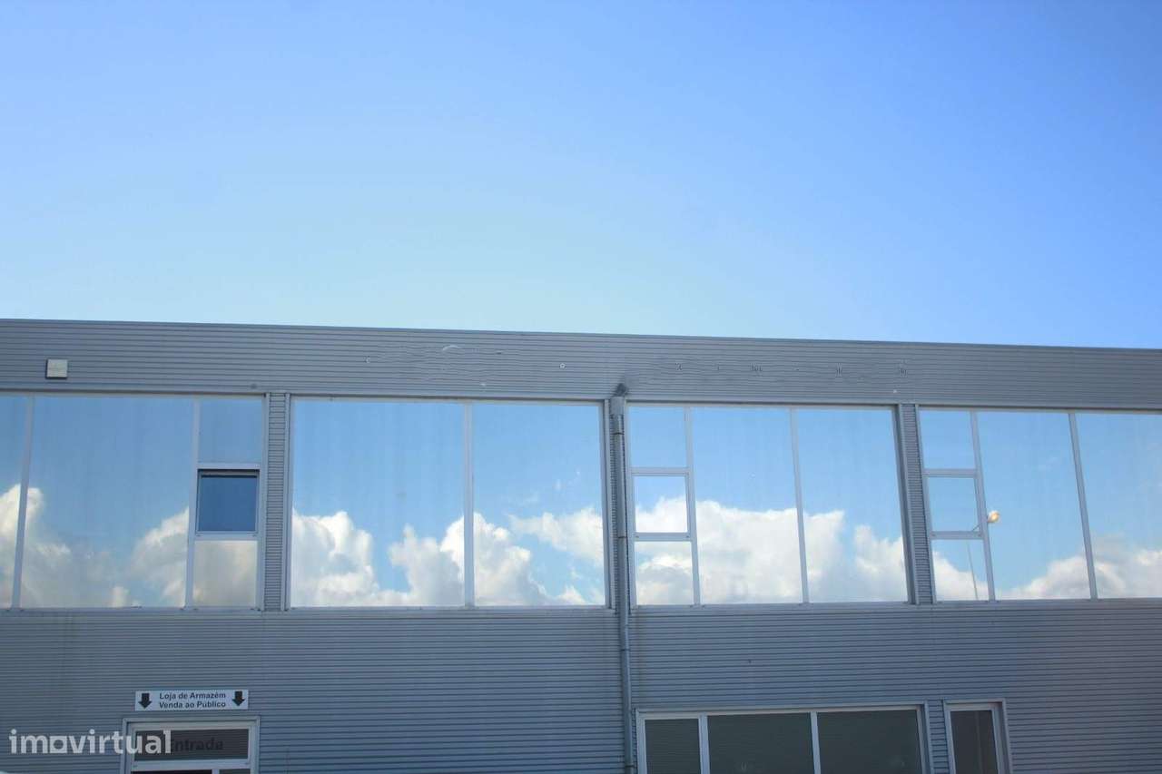 Armazém Industrial com Excelente Localização em Braga - Grande imagem: 2/33