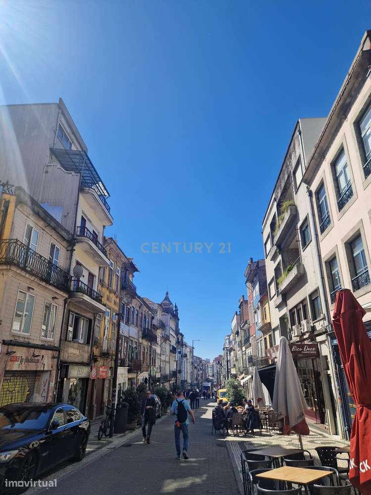 Apartamento 154m2 para remodelação total na Rua Santa Catarina - Porto-22