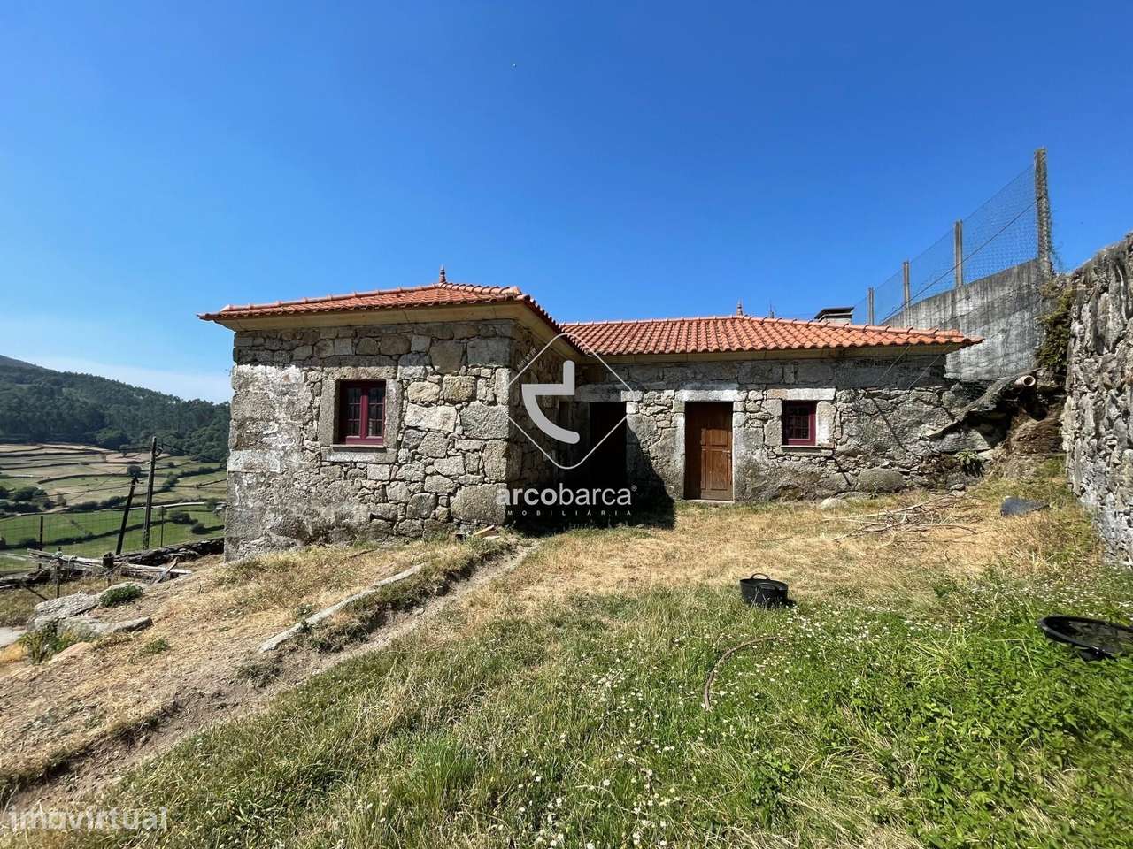 Propriedade com moradia recuperar, 4.700m2 de terreno, vistas excelent-31