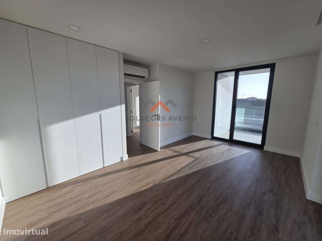 Moradia T4 a 1km das Glicinias!-18